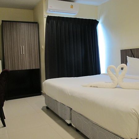 The Airy Residence Bangkok Buitenkant foto