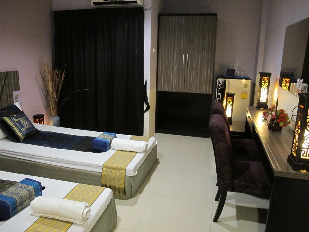 The Airy Residence Bangkok Buitenkant foto